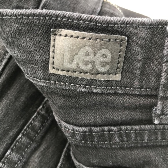 🍁3/50$!! EUC Black Lee Relaxed Fit Straight Leg Mid Rise Jeans-Short - Picture 9 of 9